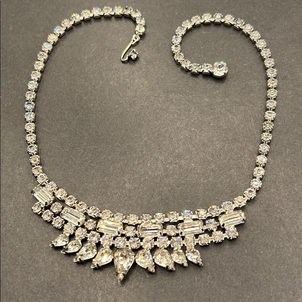 Vintage Weiss gorgeous rhinestone necklace